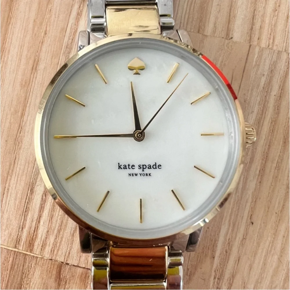 Kate spade New York ladies two toned round dress watch NEW BATTERY
